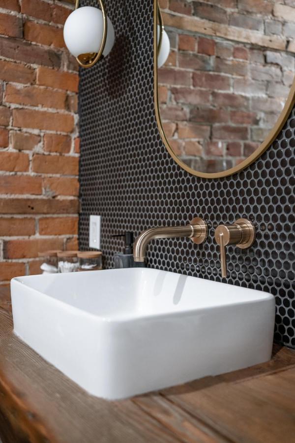 The Goodman: Front Street Flats Apartment Белвил Екстериор снимка