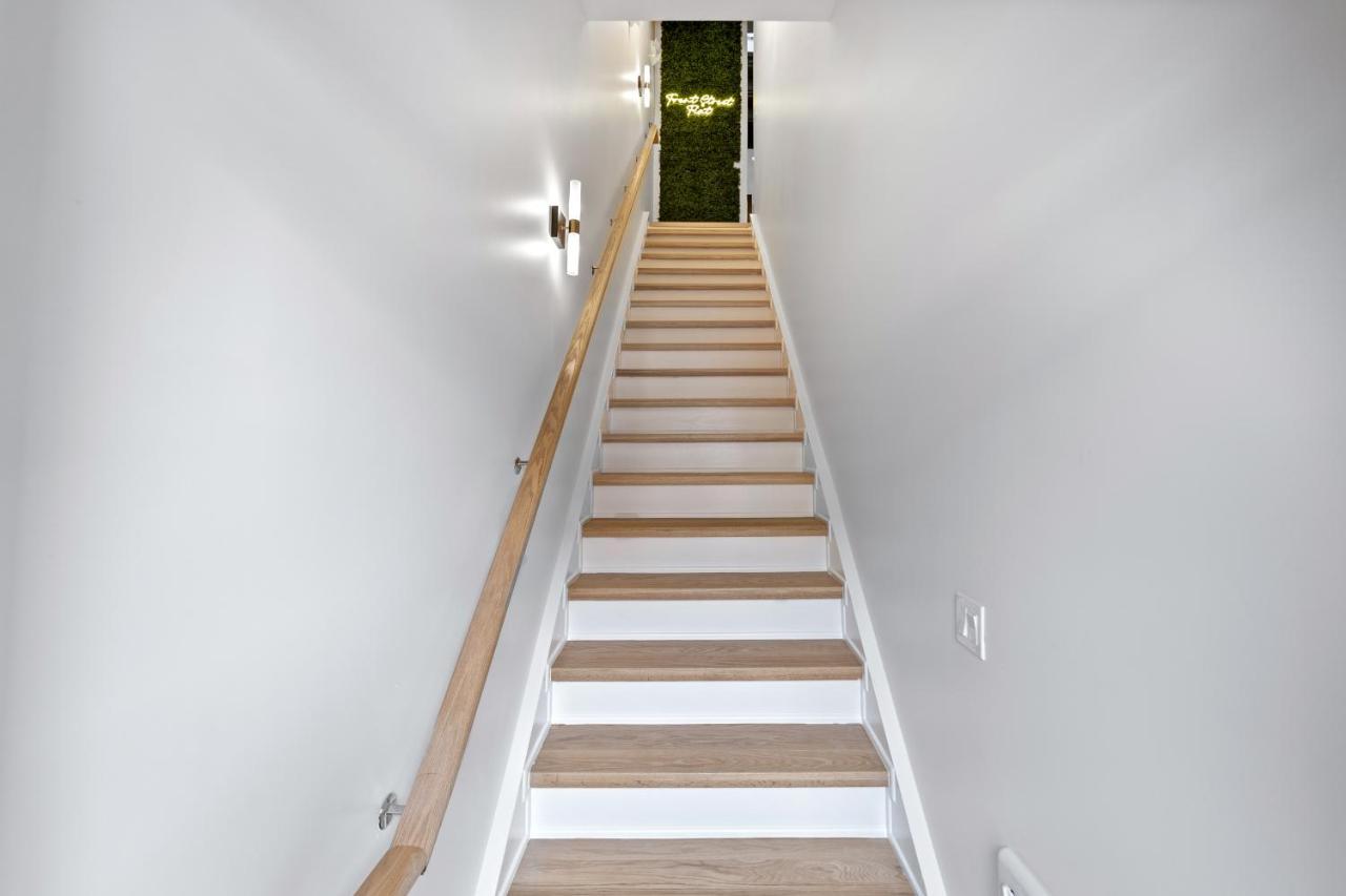 The Goodman: Front Street Flats Apartment Белвил Екстериор снимка